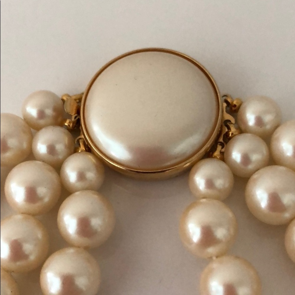 VINTAGE PEARL 3 STRAND IVORY PEARL NECKLACE - Picture 5 of 8
